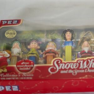 Disney Snow White & The Seven Dwarfs PEZ Limited Edition Set w/ Storybook